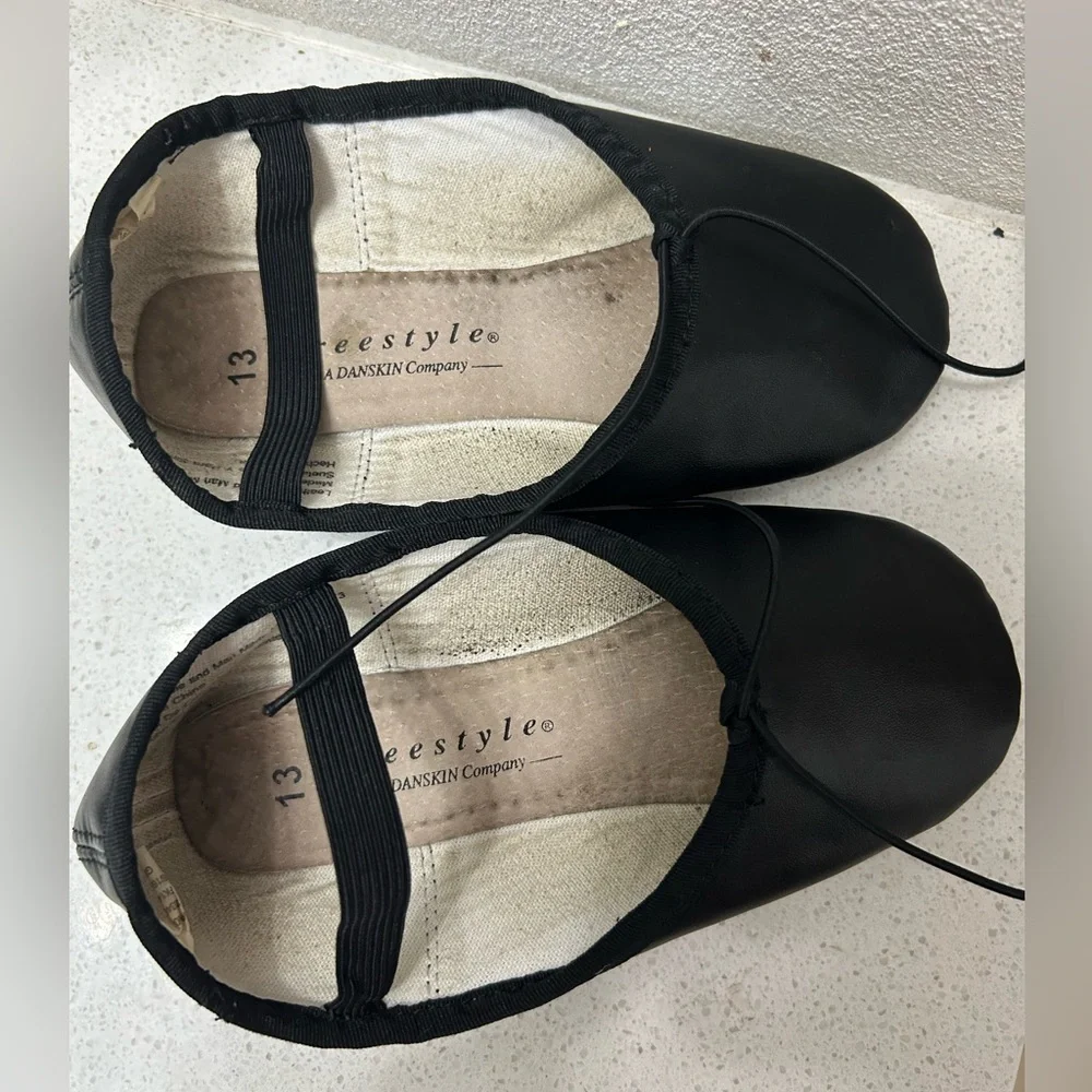 🌺 Freestyle Black Kids Dance Slippers size 13.